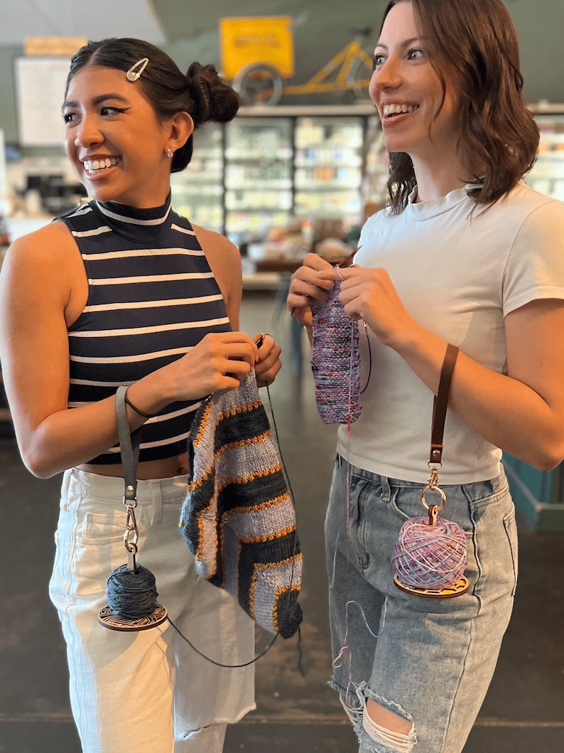 💝49% OFF-Portable Wrist Yarn Holder, Gift for Crocheter